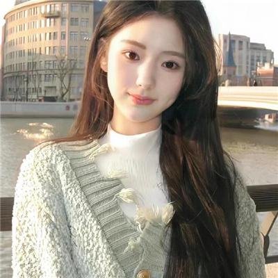 绿衣女子